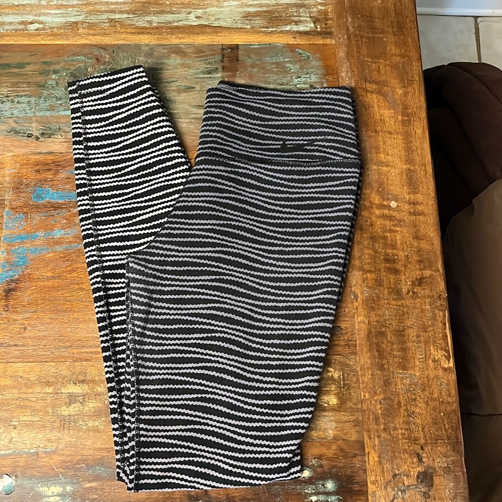 NIKE leggings. DRI-FIT. Size M.